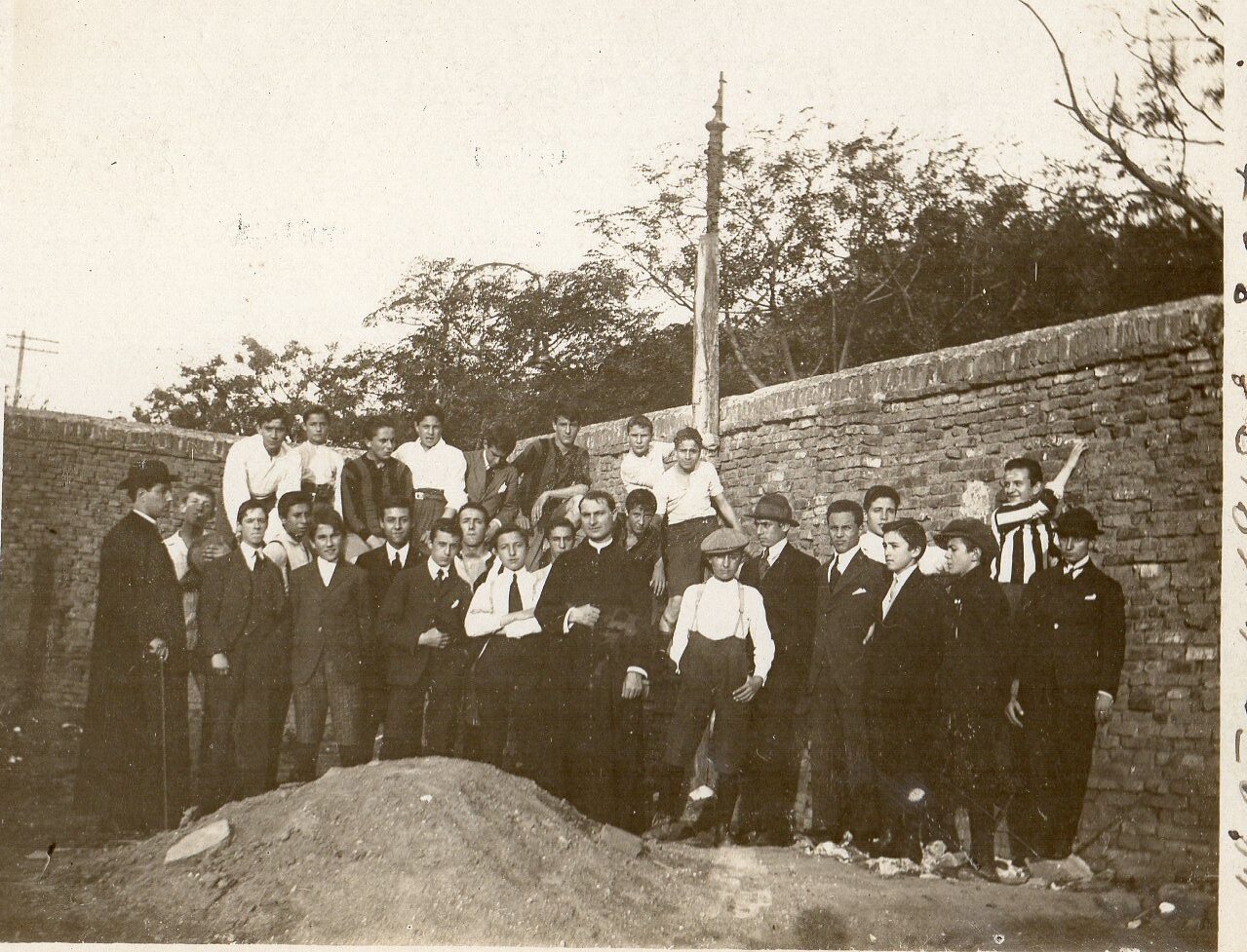 1896