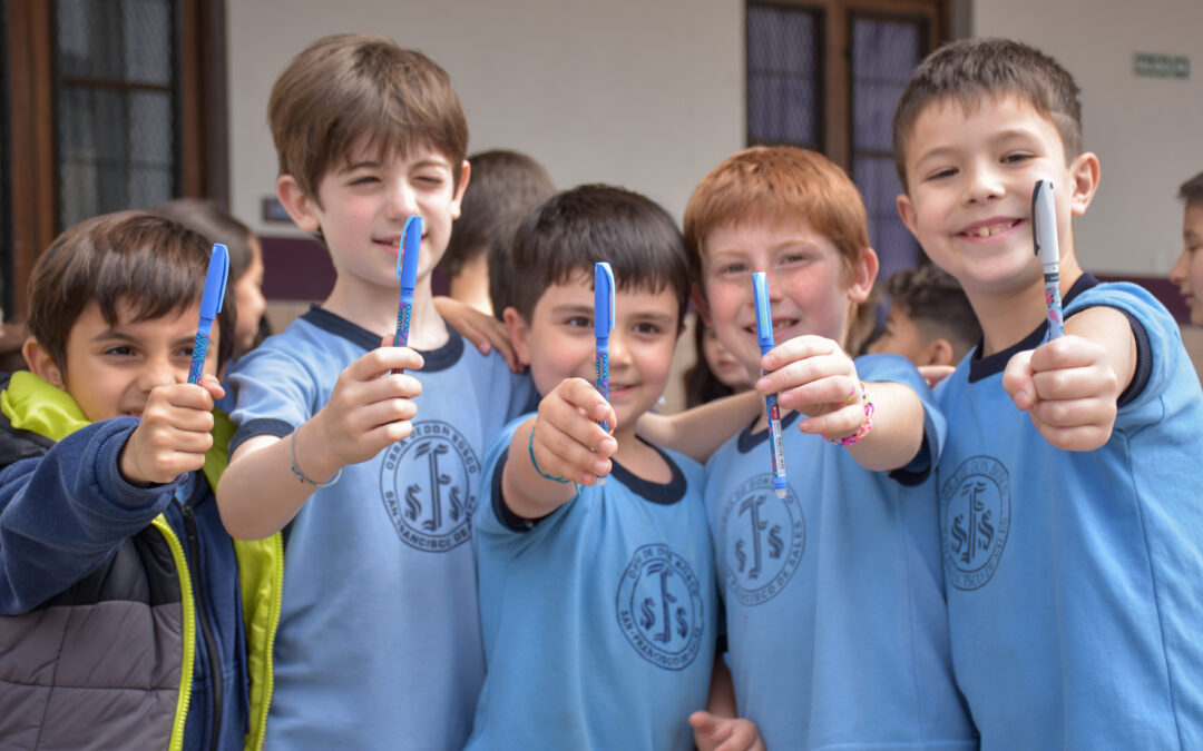 Entrega de las lapiceras